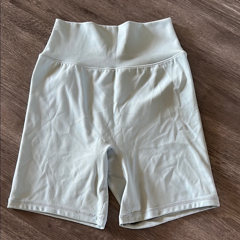 P'tula Women's Athletic Shorts - Light Gray